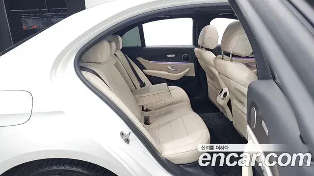 Mercedes-Benz E-Class 2023 — Şəkil 23/30