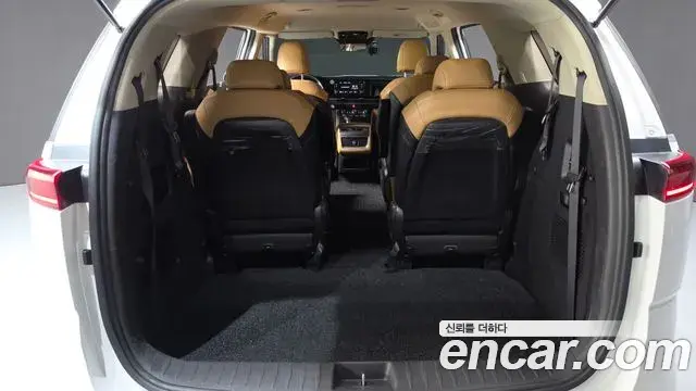 Kia Carnival 2022 — Şəkil 18/20
