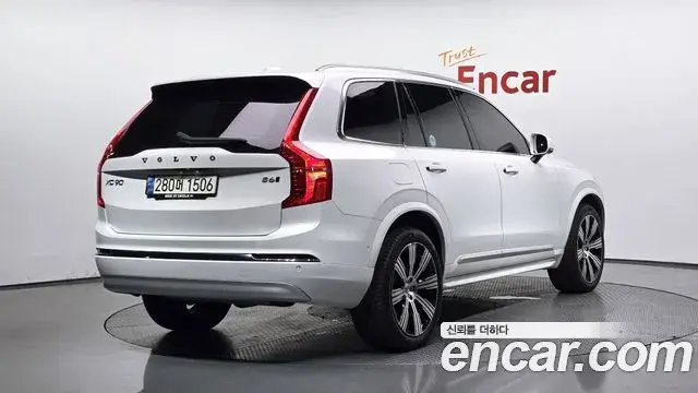 Volvo XC90 2021 — Photo 2/20