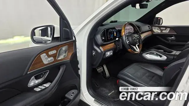 Mercedes-Benz GLS-Class 2021 — Photo 10/36
