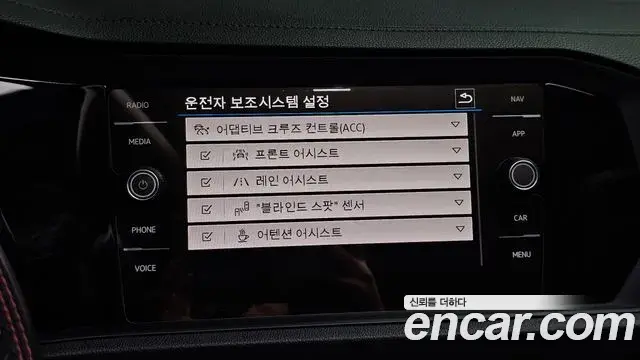 Volkswagen Jetta 2021 — Photo 25/34
