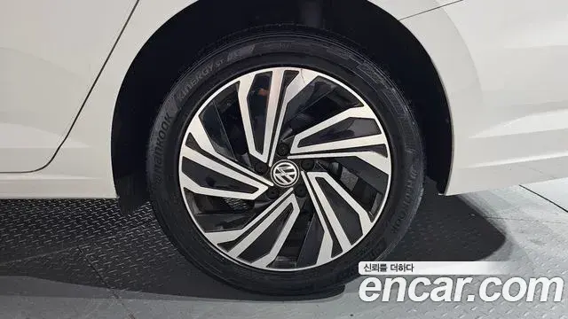 Volkswagen Jetta 2021 — Photo 22/34
