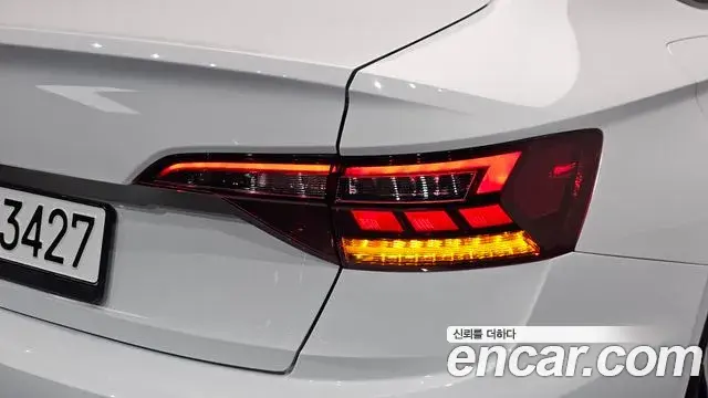 Volkswagen Jetta 2021 — Photo 7/34