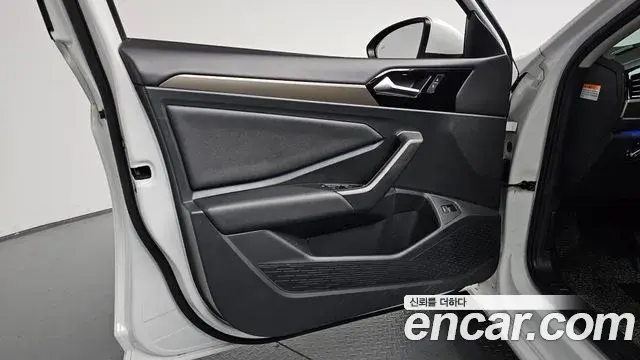 Volkswagen Jetta 2021 — Photo 18/34