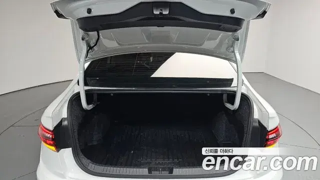 Volkswagen Jetta 2021 — Photo 14/34