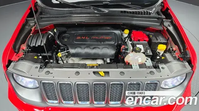 Jeep Renegade 2019 — Photo 12/32