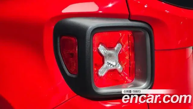 Jeep Renegade 2019 — Photo 30/32
