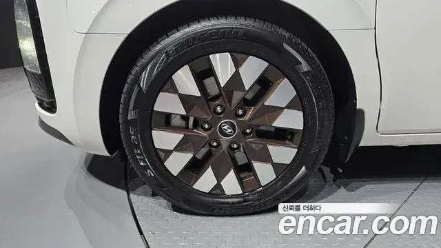 Hyundai Staria 2021 — Photo 5/20