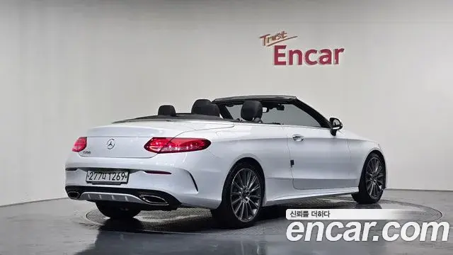 Mercedes-Benz C-Class 2018 — Şəkil 18/20