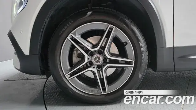 Mercedes-Benz GLB-Class 2023 — Photo 4/20