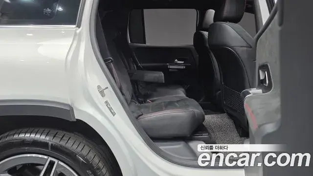 Mercedes-Benz GLB-Class 2023 — Photo 10/20