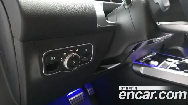 Mercedes-Benz GLB-Class 2023 — Photo 19/20