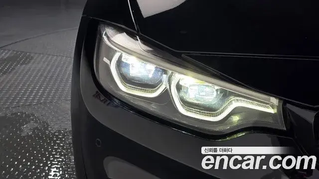 BMW M4 2018 — Şəkil 13/31