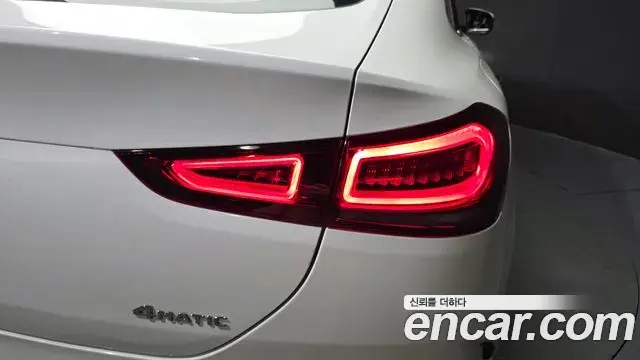 Mercedes-Benz GLE-Class 2021 — Photo 11/37