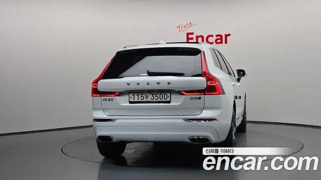Volvo XC60 2018 — Фото 4/20