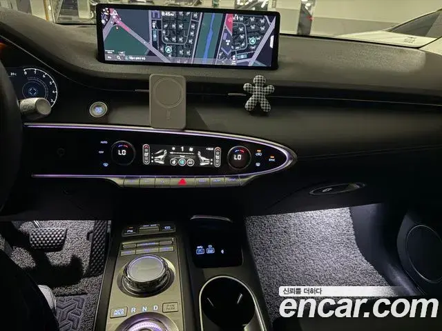 Genesis GV70 2021 — Photo 2/10