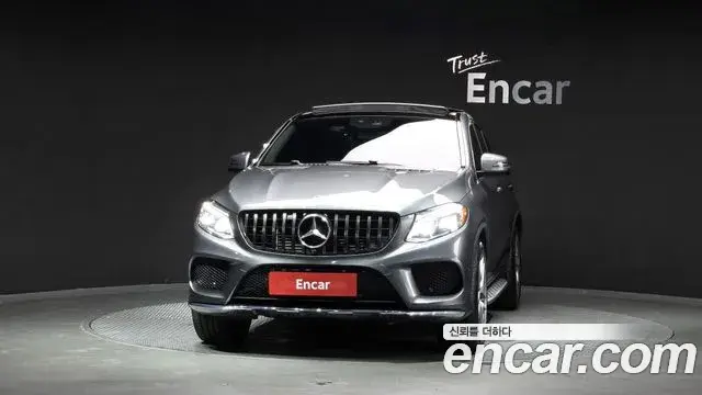 Mercedes-Benz GLE-Class 2018 — Photo 28/36
