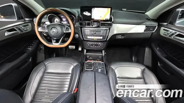 Mercedes-Benz GLE-Class 2018 — Photo 1/36