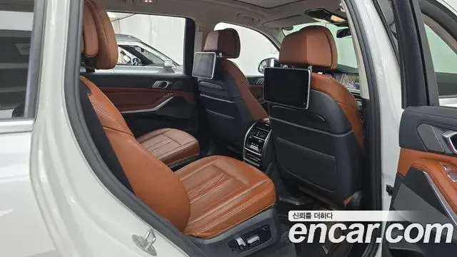 BMW X7 2021 — Photo 11/20