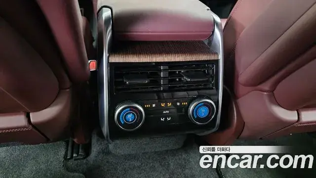 Land Rover Range Rover 2023 — Photo 19/20