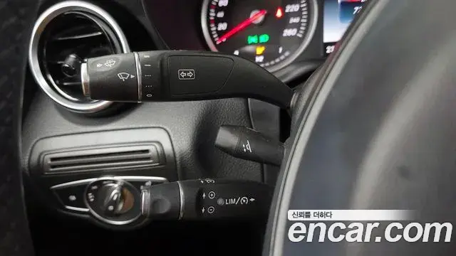 Mercedes-Benz C-Class 2018 — Şəkil 19/20