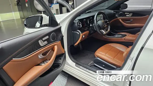 Mercedes-Benz E-Class 2020 — Фото 10/20