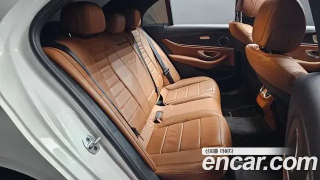 Mercedes-Benz E-Class 2020 — Фото 11/20