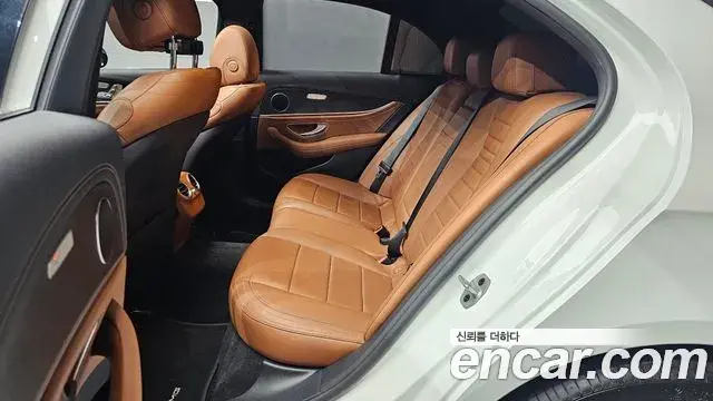 Mercedes-Benz E-Class 2020 — Фото 12/20