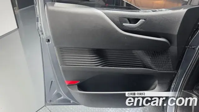 Hyundai Staria 2025 — Şəkil 6/30