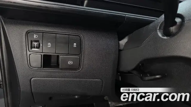 Hyundai Staria 2025 — Şəkil 25/30