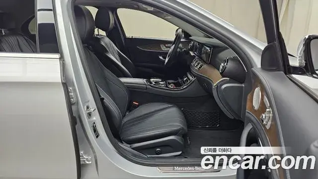 Mercedes-Benz E-Class 2020 — Фото 11/20