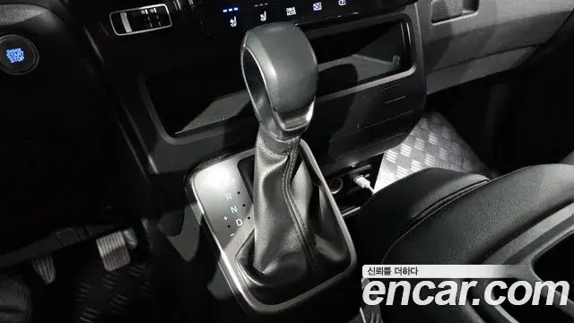 Hyundai Staria 2023 — Фото 9/20
