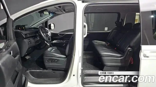 Hyundai Staria 2023 — Фото 18/20