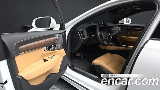 Volvo S90 2021 — Photo 19/20