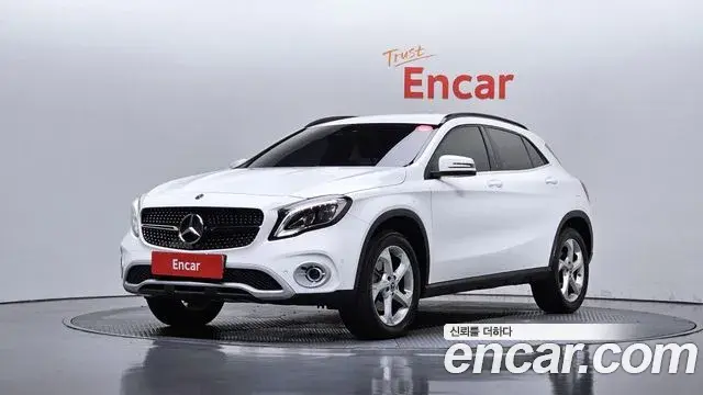 Mercedes-Benz GLA-Class 2019 — Photo 13/31