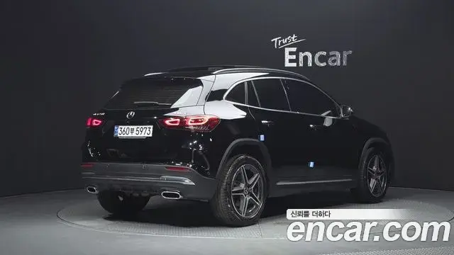 Mercedes-Benz GLA-Class 2020 — Фото 2/20