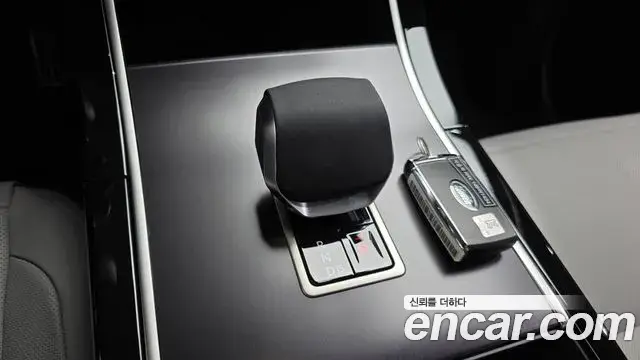 Land Rover Range Rover Velar 2026 — Photo 13/20