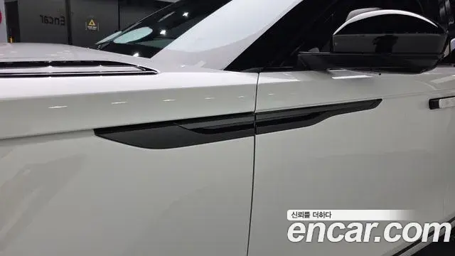 Land Rover Range Rover Velar 2026 — Photo 20/20