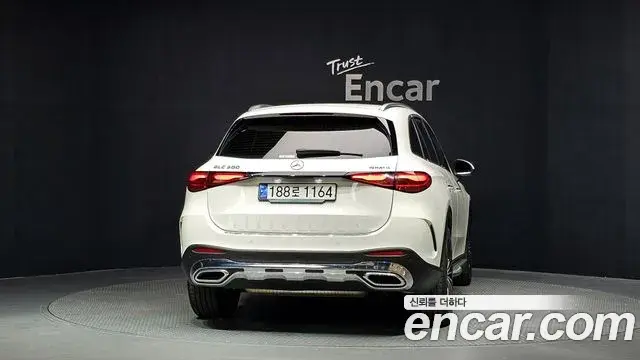 Mercedes-Benz GLC-Class 2024 — Фото 4/20