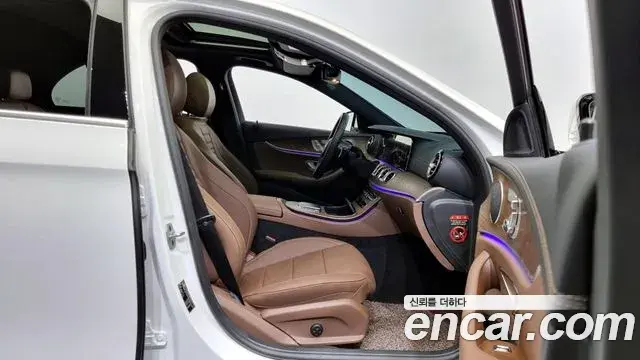 Mercedes-Benz E-Class 2022 — Фото 10/20