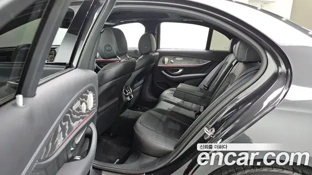 Mercedes-Benz E-Class 2023 — Фото 19/20