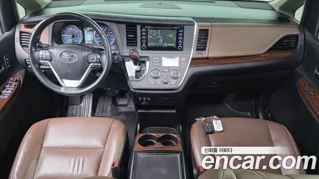 Toyota Sienna 2018 — Photo 7/20