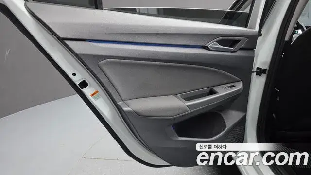 Volkswagen Golf 2022 — Photo 14/32