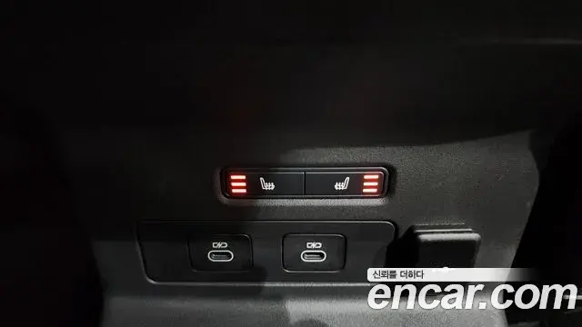 Land Rover Range Rover Velar 2024 — Photo 12/20