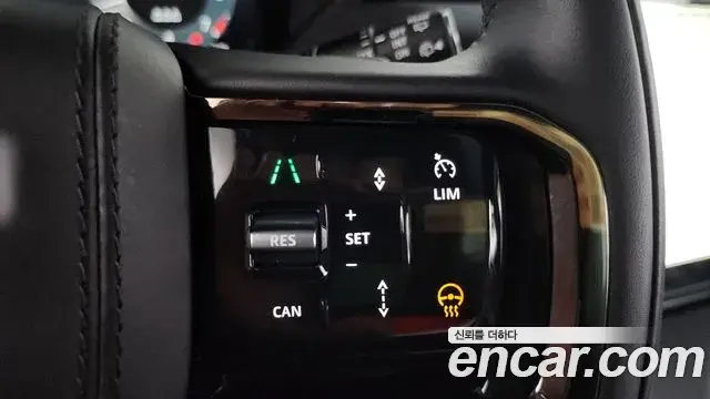 Land Rover Range Rover Velar 2024 — Photo 17/20
