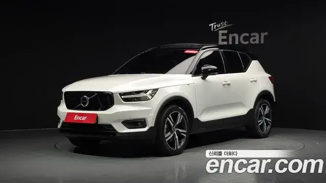 Volvo XC40 2018 — Фото 11/20