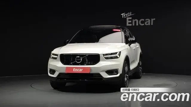 Volvo XC40 2018 — Фото 3/20