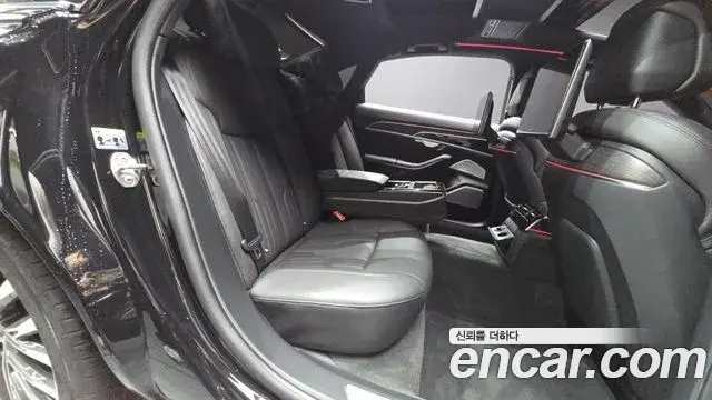 Audi A8 2023 — Photo 11/20