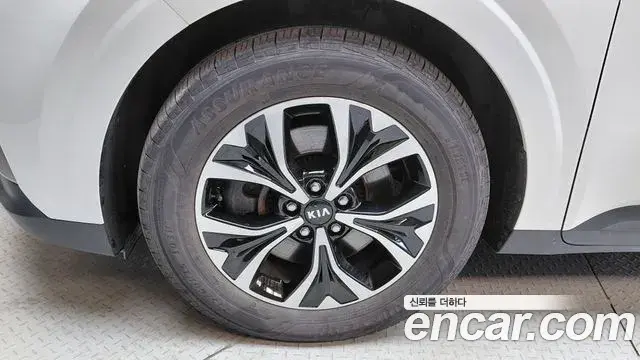 Kia Carnival 2021 — Фото 5/20