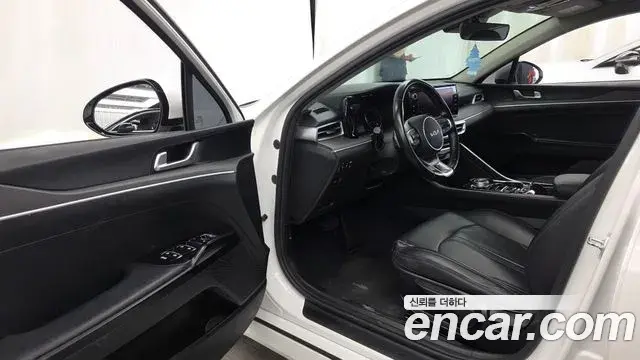Kia K5 2022 — Şəkil 10/20